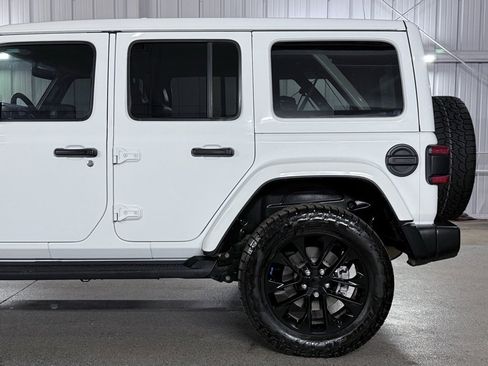 Used 2022 Jeep Wrangler Unlimited Sahara w/ Cold Weather Group image 13