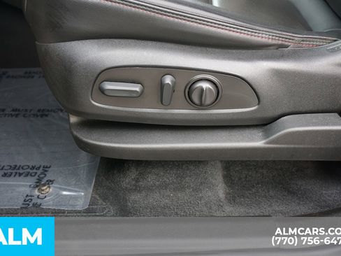 Used 2023 Chevrolet Traverse RS w/ LPO, Floor Liner Package FWD image 33