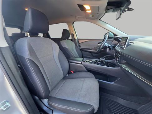 Used 2023 Nissan Rogue SV image 12