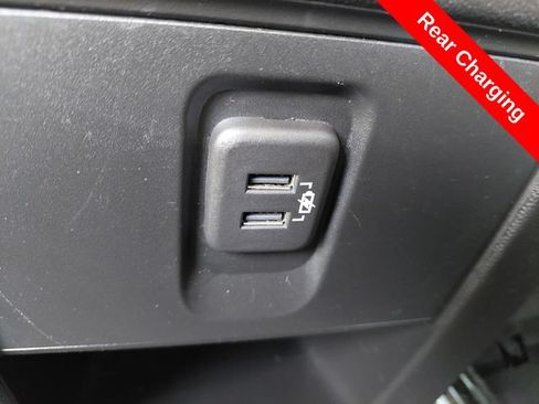 Used 2020 Chevrolet Traverse LT FWD image 23