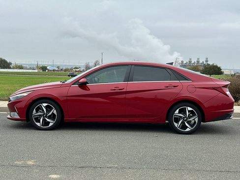 Used 2022 Hyundai Elantra Limited w/ Cargo Package image 7