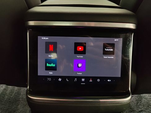 Used 2022 Tesla Model S image 18