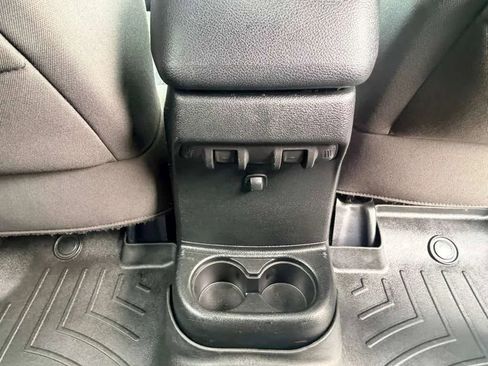 Used 2017 Jeep Wrangler Unlimited Sahara w/ Connectivity Group image 31