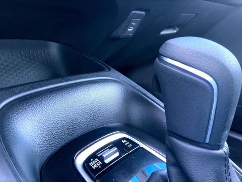 Used 2025 Toyota Corolla SE image 33