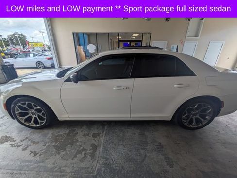 Used 2018 Chrysler 300 Touring w/ Sport Appearance Package RWD image 7