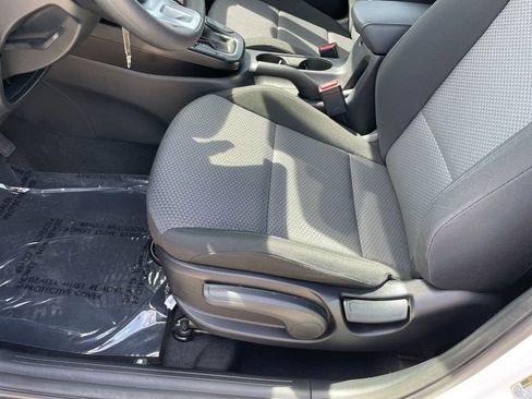 Used 2025 Kia Soul LX w/ LX Technology Package image 8