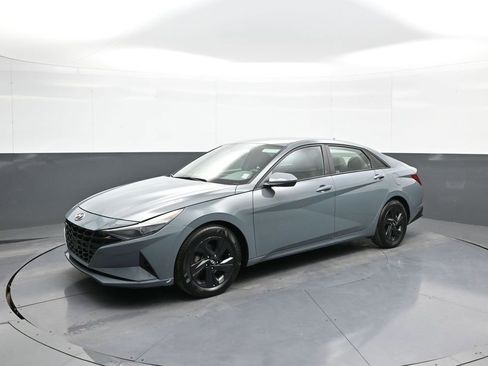 Certified 2022 Hyundai Elantra SEL w/ Cargo Package image 10