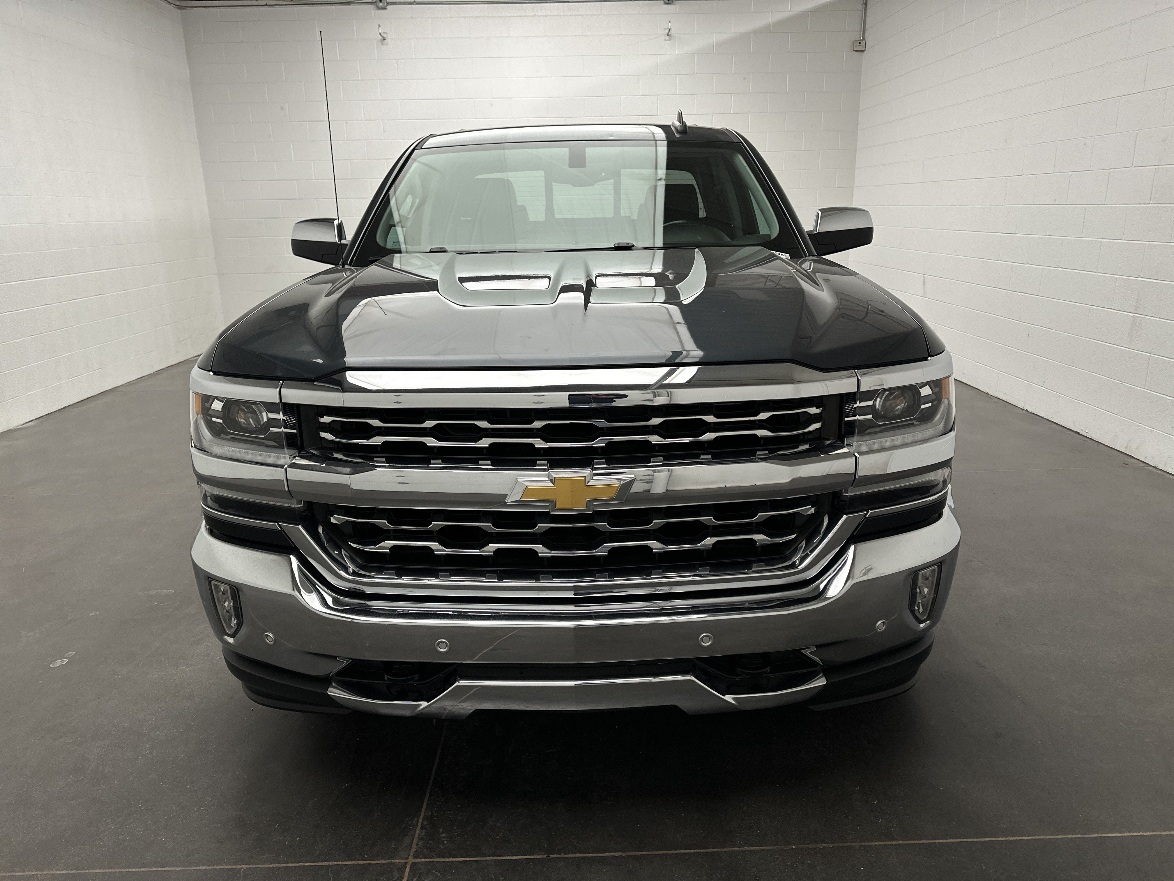 Used 2018 Chevrolet Silverado 1500 LTZ w/ Sport Package AWD/4WD image 4