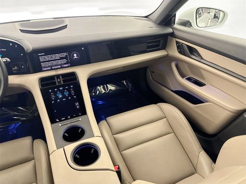 Used 2022 Porsche Taycan image 20