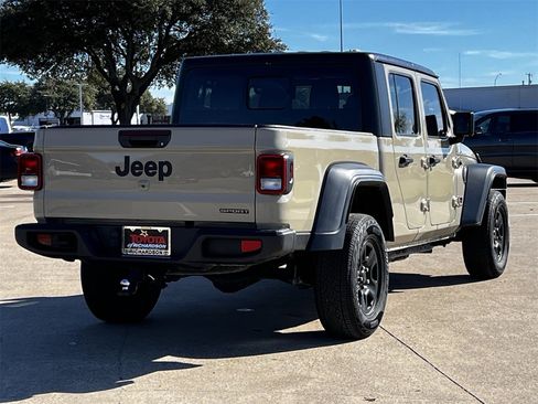 Used 2020 Jeep Gladiator Sport image 4