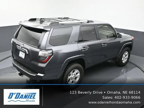 Used 2022 Toyota 4Runner SR5 Premium w/ Moonroof Package AWD/4WD image 18