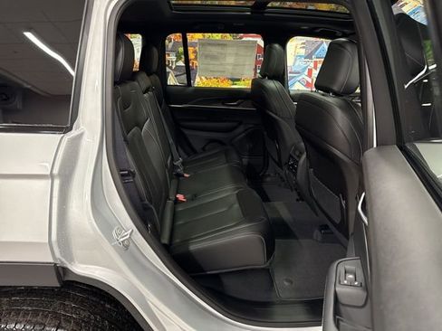 New 2025 Jeep Grand Cherokee Limited AWD/4WD image 50