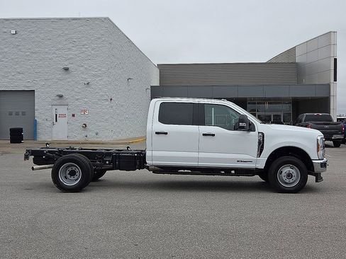 New 2026 Ford F350 XLT w/ XLT Value Package AWD/4WD image 6