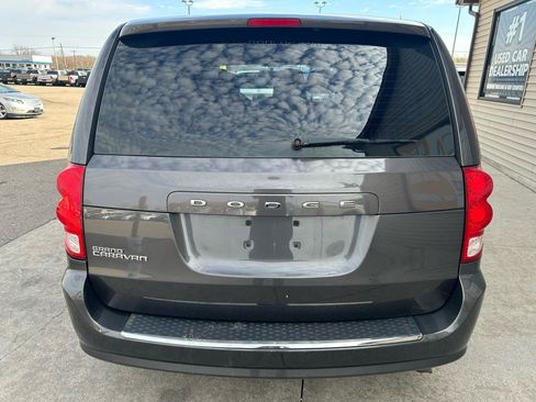 Used 2016 Dodge Grand Caravan SE image 6
