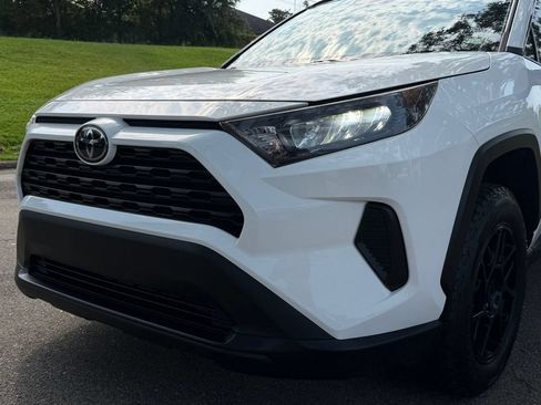 Used 2021 Toyota RAV4 LE FWD image 14