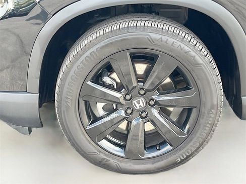 Used 2025 Honda Pilot Black Edition image 32