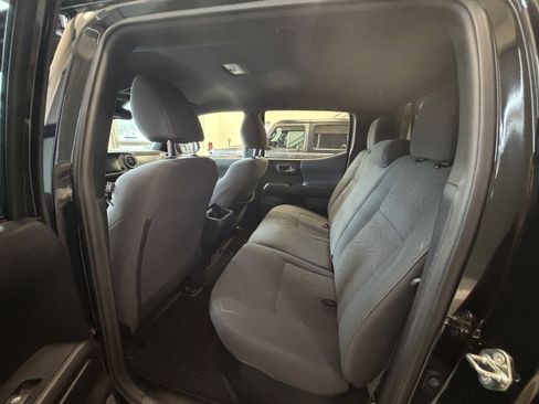 Used 2019 Toyota Tacoma TRD Off-Road w/ Technology Package image 10