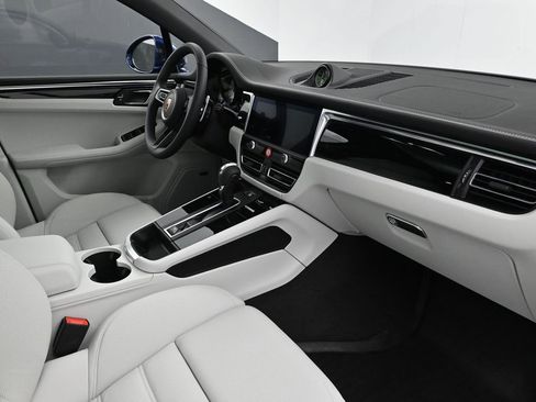 New 2026 Porsche Macan image 14