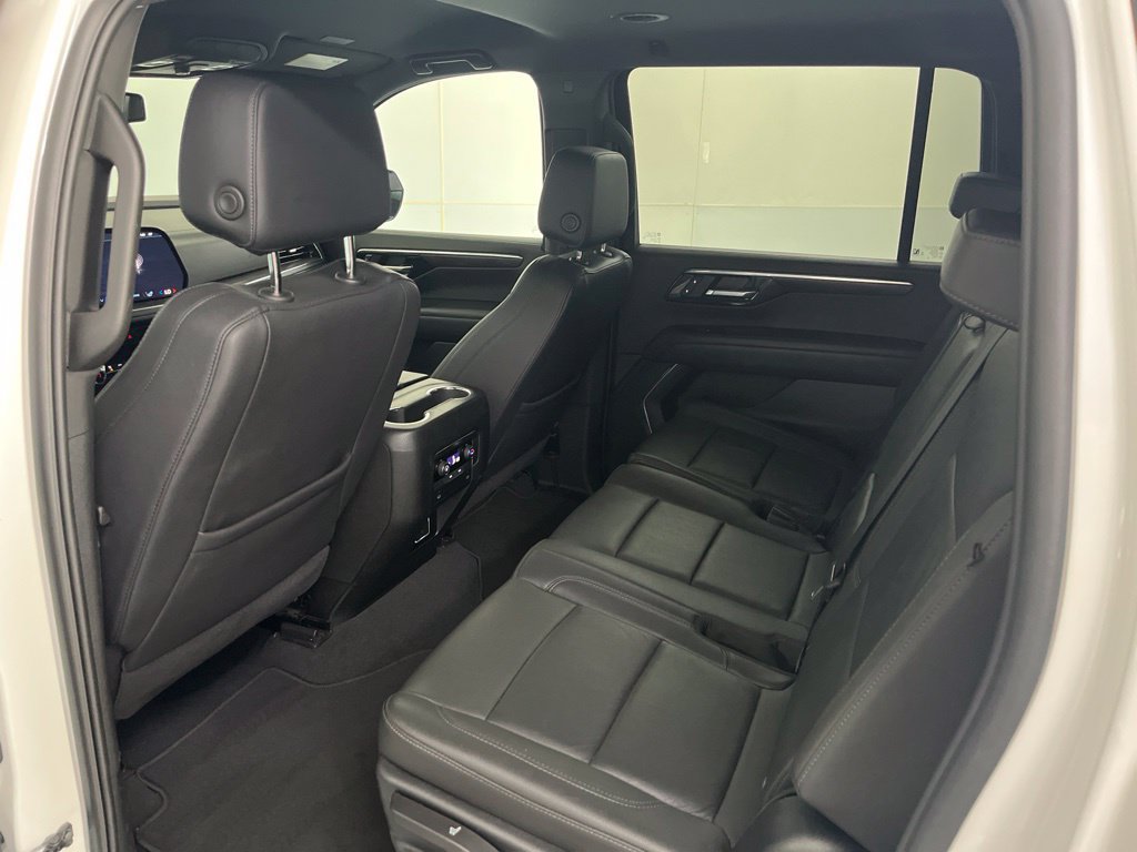 Used 2025 Chevrolet Suburban Z71 AWD/4WD image 24