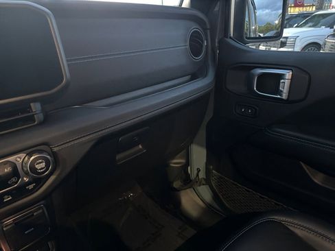 Used 2024 Jeep Wrangler Unlimited Rubicon 4xe image 25