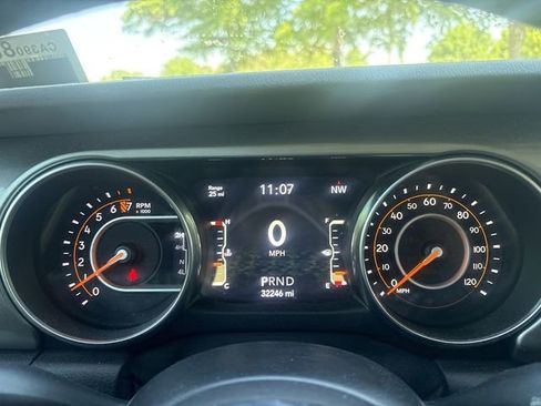 Used 2020 Jeep Wrangler Unlimited Sahara image 10