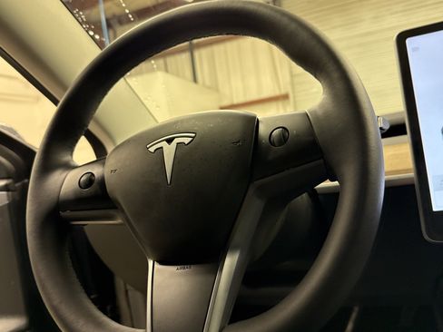 Used 2023 Tesla Model 3 Standard Range image 10