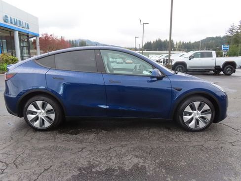 Used 2021 Tesla Model Y Long Range AWD/4WD image 9