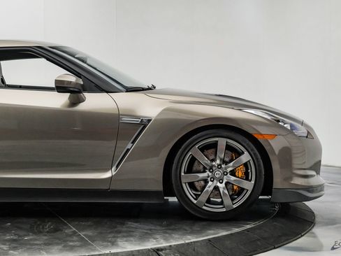 Used 2009 Nissan GT-R Premium AWD/4WD image 31