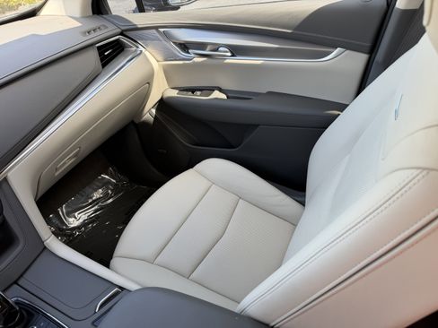 Certified 2024 Cadillac XT5 Premium Luxury w/ Technology Package FWD image 16