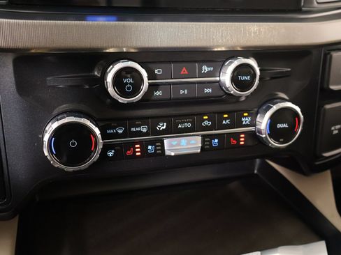 Used 2025 Ford F250 Platinum w/ Platinum Plus Package AWD/4WD image 8