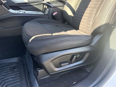 Used 2020 Ford Explorer XLT image 12