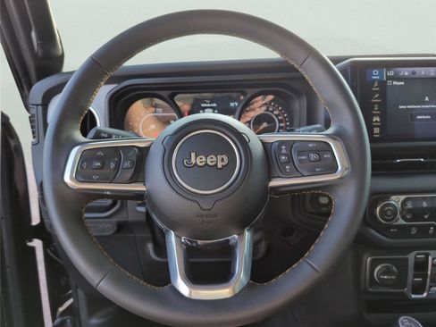 Used 2025 Jeep Wrangler Sahara AWD/4WD image 25