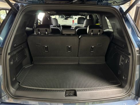 Certified 2025 Buick Enclave Avenir image 13