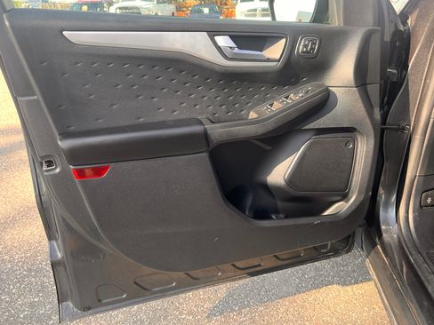 Used 2020 Ford Escape SEL image 10