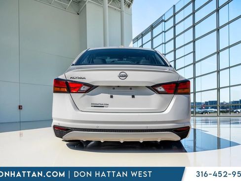 Used 2025 Nissan Altima 2.5 SV FWD image 28