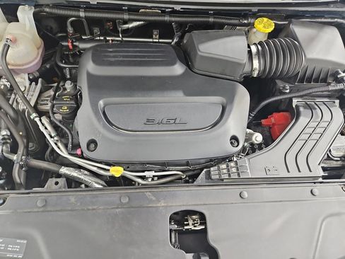 Used 2023 Chrysler Pacifica Touring-L AWD/4WD image 21