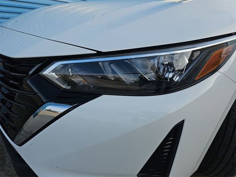 Used 2024 Nissan Sentra SV image 28