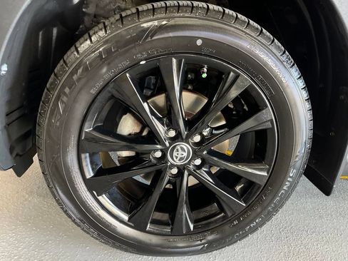 Used 2018 Toyota RAV4 Adventure AWD/4WD image 5