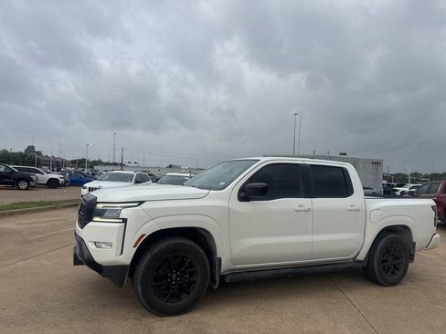 Certified 2023 Nissan Frontier SV w/ Midnight Edition Package RWD image 10