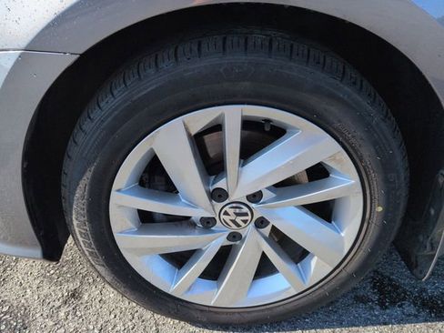 Used 2018 Volkswagen Passat 2.0T SE w/ SE Lighting Package FWD image 10