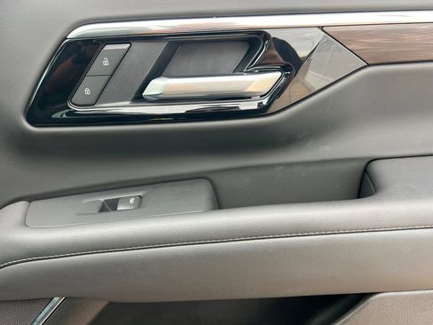 Used 2025 Chevrolet Suburban LT w/ Comfort Package image 21