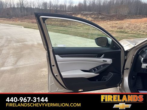 Used 2018 Honda Accord Touring image 13