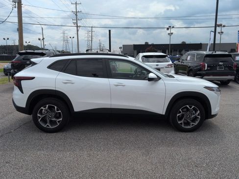 Used 2025 Chevrolet Trax LT w/ Driver Confidence Package FWD image 7