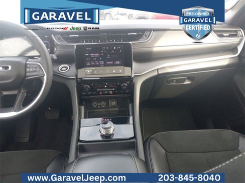 Used 2025 Jeep Grand Cherokee Altitude image 12