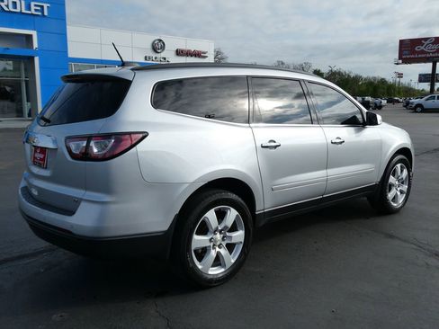 Used 2017 Chevrolet Traverse LT w/ Style and Technology Package image 5