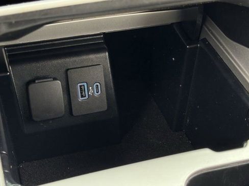 Used 2022 Ford Explorer XLT w/ Equipment Group 202A image 21