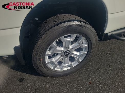 Used 2024 Nissan Titan SV w/ SV Convenience Package image 19