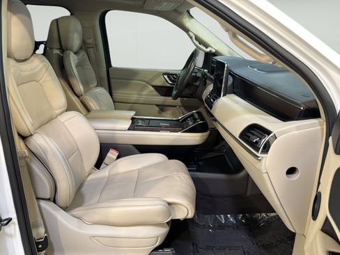 Used 2019 Lincoln Navigator Select w/ Cargo Package AWD/4WD image 34