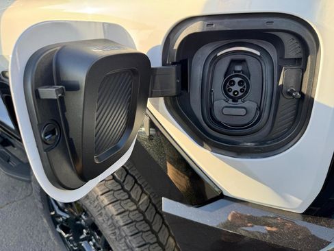 New 2025 GMC Hummer EV 2X image 11