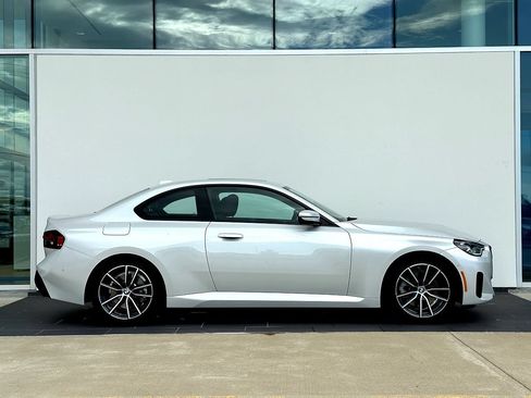 Certified 2025 BMW 230i Coupe RWD image 3